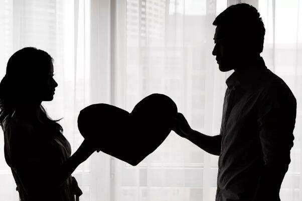 美股动态 | 通用汽车(GM.US)一度下滑7.7% CFO预计关税影响可达50亿美元